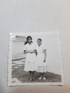 Vintage 1950s S/W Snapshot Photo 2 1/4" x 2 1/4" Mexican Senoritas Maids PB54 - Bild 1 von 1