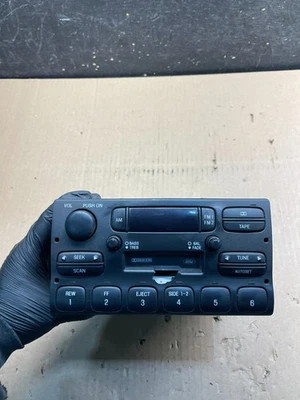 1995-1997 Ford Mercury Grand Marquis GAM/FM Radio Tape Cassette Player u1437 DG - Image 1 of 4