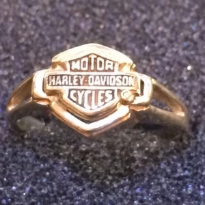 Harley Davidson Motorcycles Solid 10K Gold Ring Ladies Size 8 vintage - Picture 1 of 9