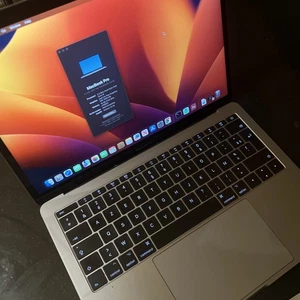 MacBook Pro (13-inch 2017, Two Thunderbolt 3 ports) AZERTY keyboard (NO CHARGER) - Afbeelding 1 van 9