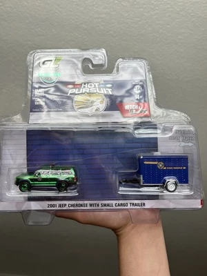 Greenlight Hot Pursuit Hitch & Tow 2001 Jeep Cherokee com reboque de carga **PERSEGUIÇÃO** - Imagem 1 de 2