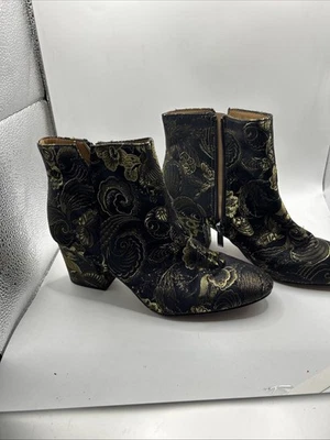 Botines Franco Sarto Olympia tapiz bordado negro y dorado 8 Foto 1 de 4