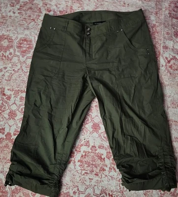 Pantalones capri de carga recortados con tachuelas verdes para mujer Inc International Concepts 14 Foto 1 de 4