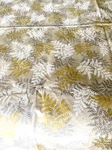 Robert Kaufman "A Walk on the Path" Metallic Ivory, By the Yard, 100% Cotton - Picture 1 of 3