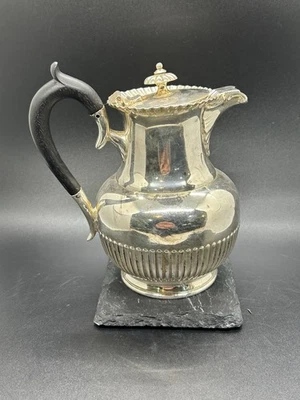 Antigua jarra de crema de té de agua caliente enchapada en plata estilo Sheffield EPBM 4165 Foto 1 de 4