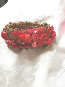 Stretch Bracelet Beautiful Red Glass & Plastic Button Bracelet 45 Total Buttons. - Picture 1 of 9