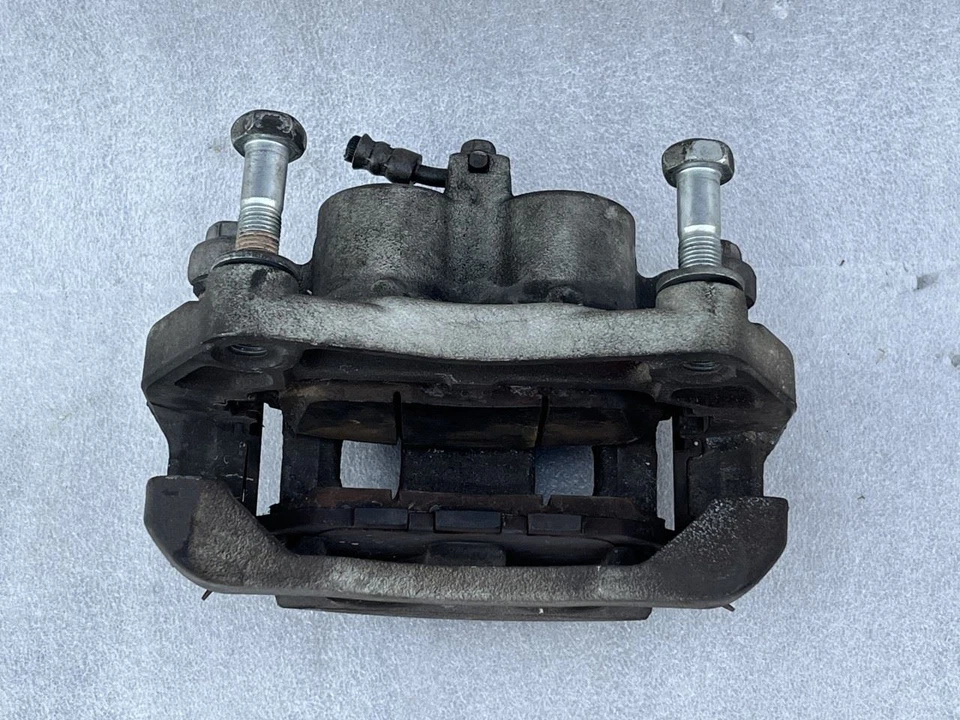 2017 NISSAN PATHFINDER LEFT DRIVER SIDE FRONT BRAKE CALIPER - Image 1 of 2