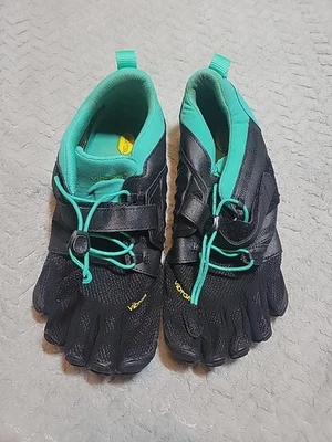 Vibram FiveFingers WOMEN CM26 2.0 20W7704 US 8-8.5 Teal Black Stains  - Image 1 of 4