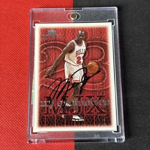 Tarjeta coleccionable firmada autografiada por Michael Jordan Chicago con certificado de autenticidad holograma - Imagen 1 de 6