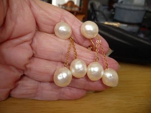 VTG RICHOLIEU LRG BAUMELN KUNSTPERLEN GOLDFARBENE CLIP-ON-OHRRINGE #29/3 - Bild 1 von 6