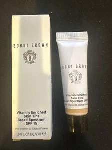 Tinte de piel enriquecido con vitaminas Bobbi Brown amplio espectro FPS 15 - claro 1 - 0,24 OZ - Imagen 1 de 2