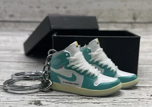 Par de llaveros para zapatillas de baloncesto 3D Turbo con caja mini regalo bombo zapatilla - Imagen 1 de 1