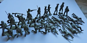 Vintage lot 30 Tim Mee Bergen Army Men Soldiers Green Plastic - Picture 1 of 5