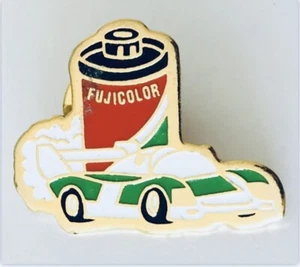 Cámara de carreras de motor Fujicolor Fórmula Uno F1 insignia de marca pin insignia vintage (C13) - Imagen 1 de 2