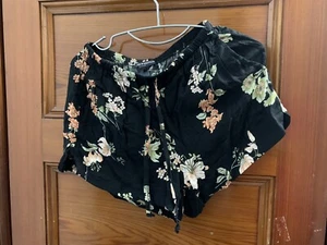 brandy melville Eve Black Floral shorts One Size New Summer Pockets Drawstring - Picture 1 of 2