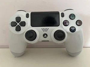 Official Sony PS4 Playstation 4 Controller White. - Picture 1 of 2