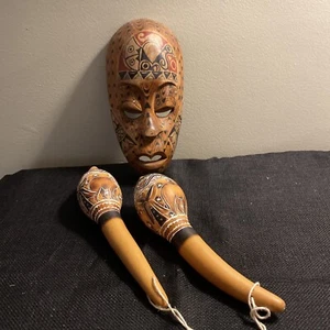 PERUANISCHE MERACAS UND INDONESISCHE MASKE - Bild 1 von 3
