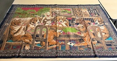 Tapiz colgante de pared vintage para perros jugando al póker 37" x 70" bordes desiguales años 60 Foto 1 de 4