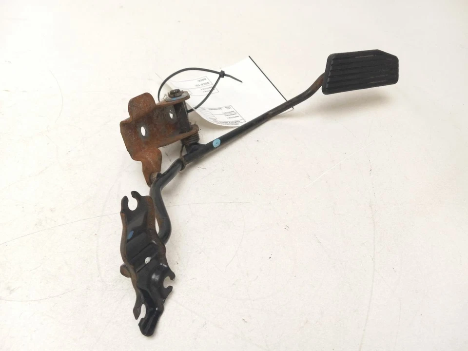 Mitsubishi Montero 1999 pedal de gasolina Foto 1 de 4