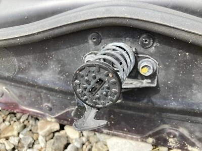 Soporte de bloqueo de pestillo de capó Honda Accord Crosstour 10-15 liberación OEM palanca de resorte Foto 1 de 2