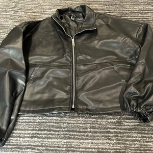Forever 21 Jacket Womens Small Faux Leather Black Crop Coat Full Zip Bungee Hem - Picture 1 of 10
