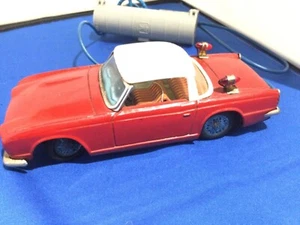 TRIUMPH TR4 - VINTAGE TINPLATE MODEL by BANDAI - VERY RARE - INCLUDES REMOTE - Picture 1 of 8
