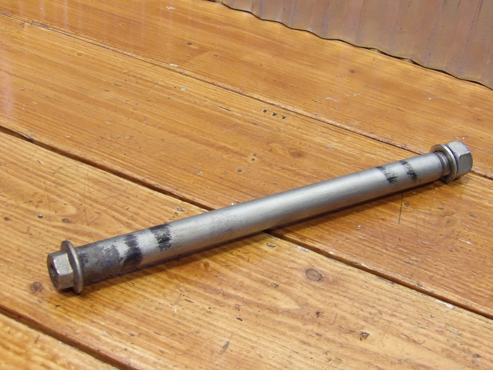 96-02 Suzuki Bandit GSF 600 BRAZO OSCILANTE PERNO 61211-31E00 Foto 1 de 1