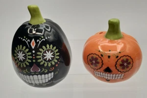 Cracker Barrel Halloween Tag der Toten Kürbisse Salz und Pfefferstreuer Set - Bild 1 von 3