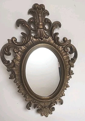 Винтажное золотое маленькое декоративное зеркало. Смола. Hollywood Regency. Галерея стены. - Изображение 1 из 4