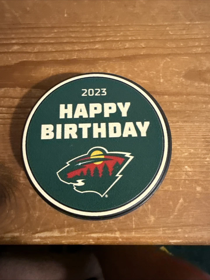 Disco de feliz cumpleaños Minnesota Wild 2023 Foto 1 de 1