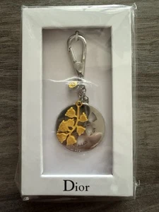 Parfums Christian Dior Maiglöckchen Schlüsselanhänger Halter Schlüsselring Taschenanhänger Neu im Karton - Bild 1 von 2