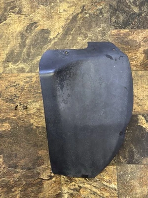 1988 - 92 年科迈罗 Firebird Trans Am 油箱填充颈轮井溅板 — 第 1/4 张图片