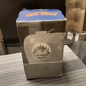 2010 New York Mets Home Run Apple BANK STATUE Citi Field - Picture 1 of 11