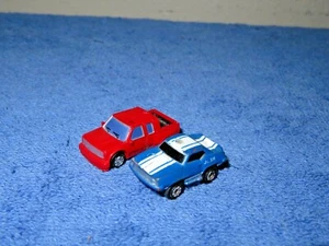 2 MINI JUNKERS 1 PICKUP 1,5" & 1 AUTO 1,25" LUNGHEZZA CIRCA 1:87 PER DIORAMA - Foto 1 di 4