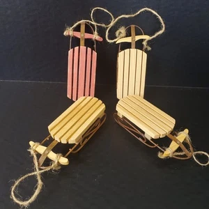 Four (4) Wooden Sled Christmas Ornamen Lot - 3 Natural, 1 Red - Imagen 1 de 6