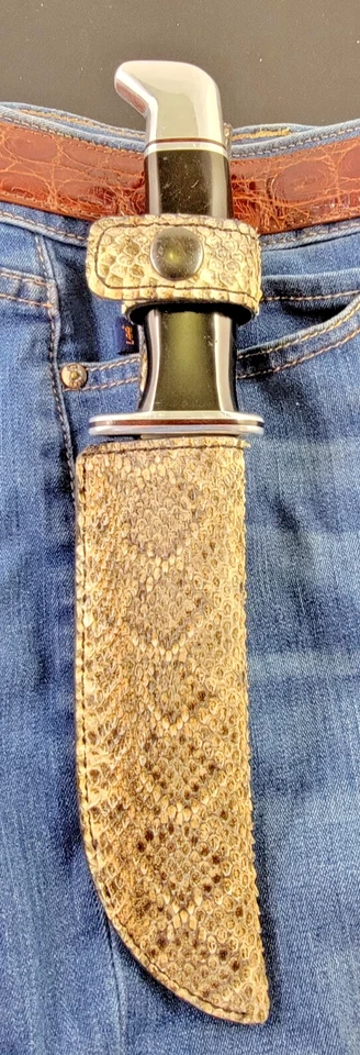 Bainha de couro Buck 119 puxador direito com pele de cascavel autêntica feita sob medida - Imagem 1 de 4