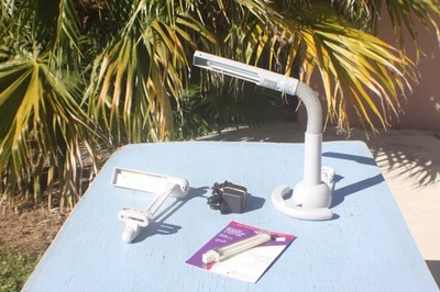 OTT-LITE -PACOTE DE ILUMINAÇÃO - MESA 58337R - BRAÇADEIRA T96G5R LIGADA - LÂMPADA OLPL13TC - TESTADA - Imagem 1 de 4