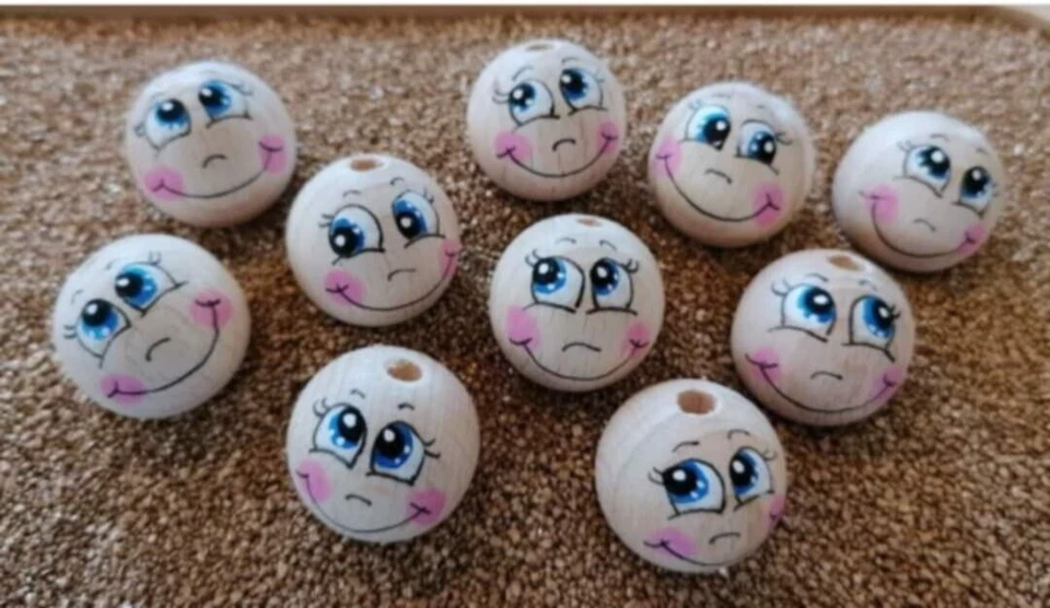 10x 25mm handbemalte Holzkugeln " Lieb gucken" , mit Loch, zum Basteln   - Bild 1 von 1