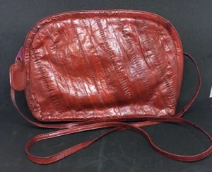 Borsa a tracolla bordeaux in pelle di anguilla di Epitome - Foto 1 di 9
