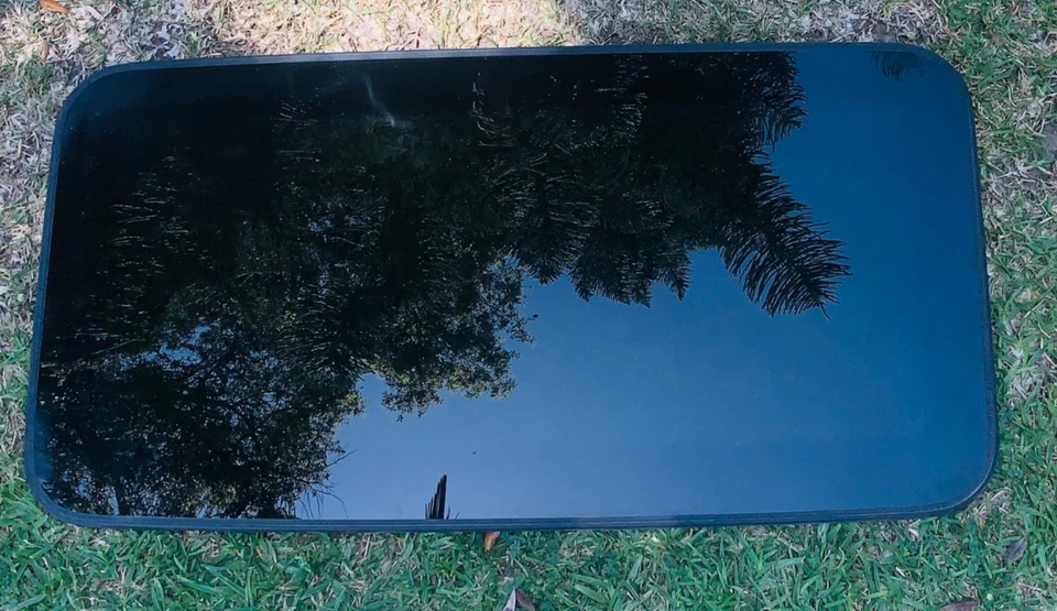 OEM 2007 - 2012 HYUNDAI SANTA FE SUNROOF SUN MOON ROOF TOP GLASS WINDOW - Image 1 of 4