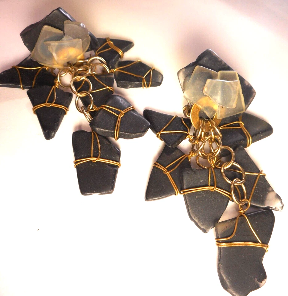 Серьги-клипсы висячие кластеры из морского стекла с проволокой из окрашенного черного золота 3 дюйма - Изображение 1 из 4