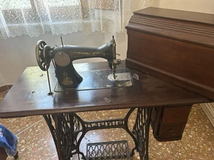 MACCHINA DA CUCIRE SINGER A PEDALE D’EPOCA – 1912/1913 – FUNZIONANTE E COMPLETA - Foto 1 di 7