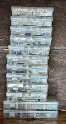 数以千计的高标准手枪零件在一个大批量 — 第 1/4 张图片