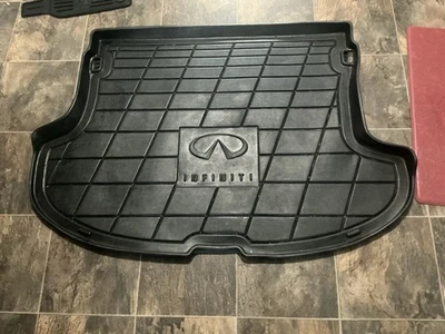 Задний резиновый напольный коврик для багажника грузового автомобиля Infiniti FX45 FX35 2003–2008 годов выпуска от оригинального производителя - Изображение 1 из 4