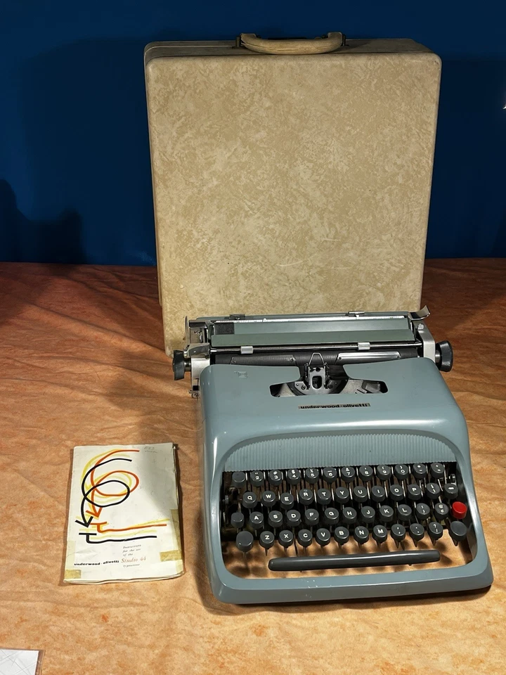 Olivetti Underwood Studio 44 ручная винтажная пишущая машинка с чехлом, книга - Изображение 1 из 4