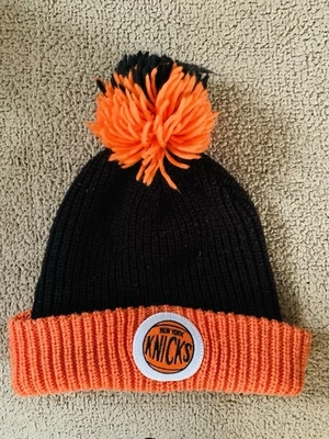New York Knicks Mitchell & Ness RARO Pom Gorro Negro Y Naranja Foto 1 de 2
