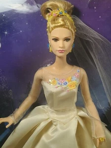 N154 ~ MUÑECA DISNEY CENICIENTA LILY JAMES DÍA BODA MATTEL ACCIÓN EN VIVO NRFB - Imagen 1 de 9