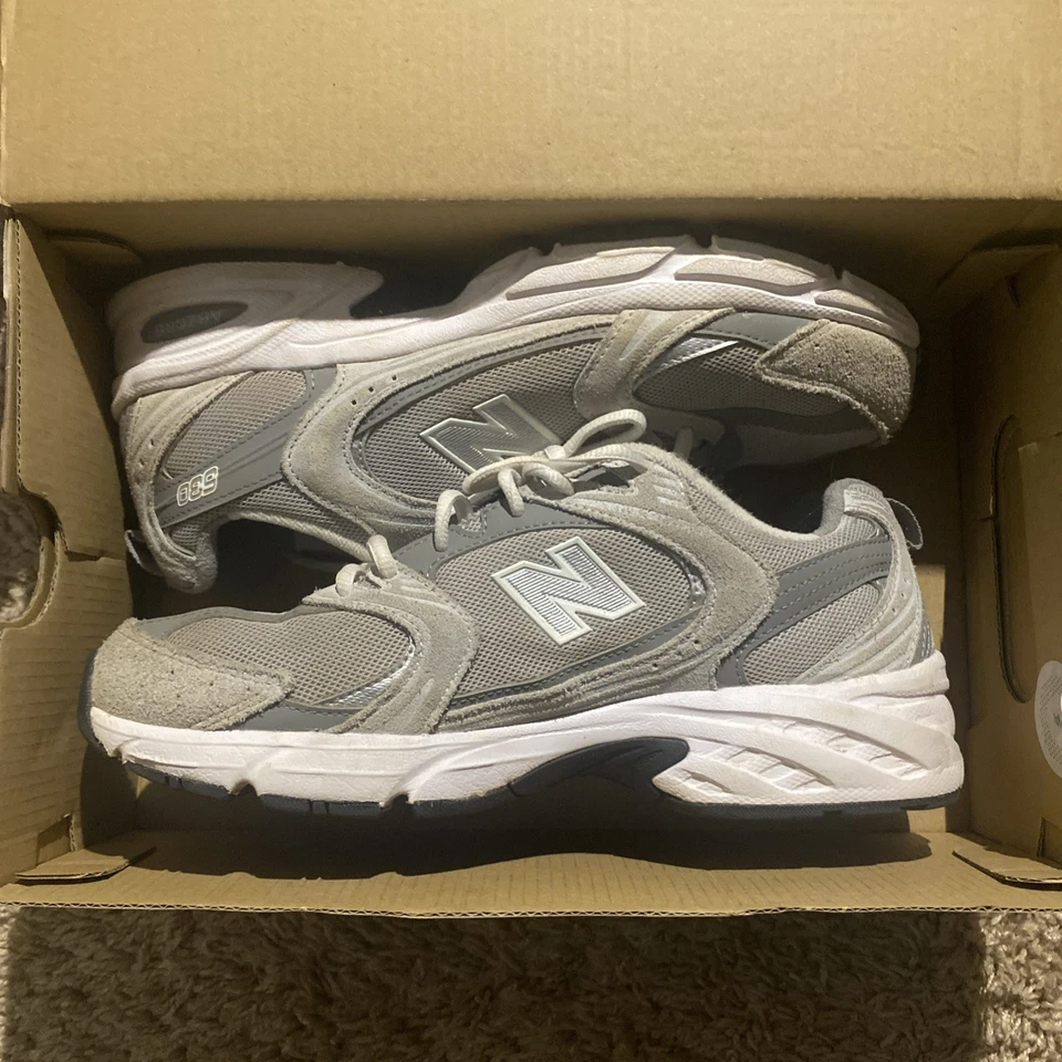 Estos son New Balance 530’S pero la talla es A 7 estos son zapatos bastante buenos. Foto 1 de 1