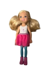 Barbie Dreamhouse Adventures 2020 Mattel Chelsea #FWV20 muñeca Chelsea con falda - Imagen 1 de 1
