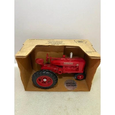 Scale Models Farmall M Tractor 1990 Farm Progress Show 50th Anniversary, 1/16 - Image 1 of 4